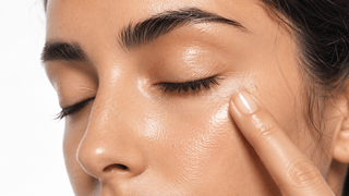 Comment bien hydrater son contour des yeux : Guide complet - Hey Para